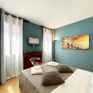Apartment San Marco Luxury Steps From St Marks, Venice