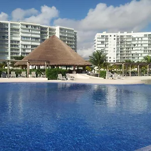 https://punta-me-luxury-apartment-ocean-view-beach-front-condo-amara.quintano-roohotels.com